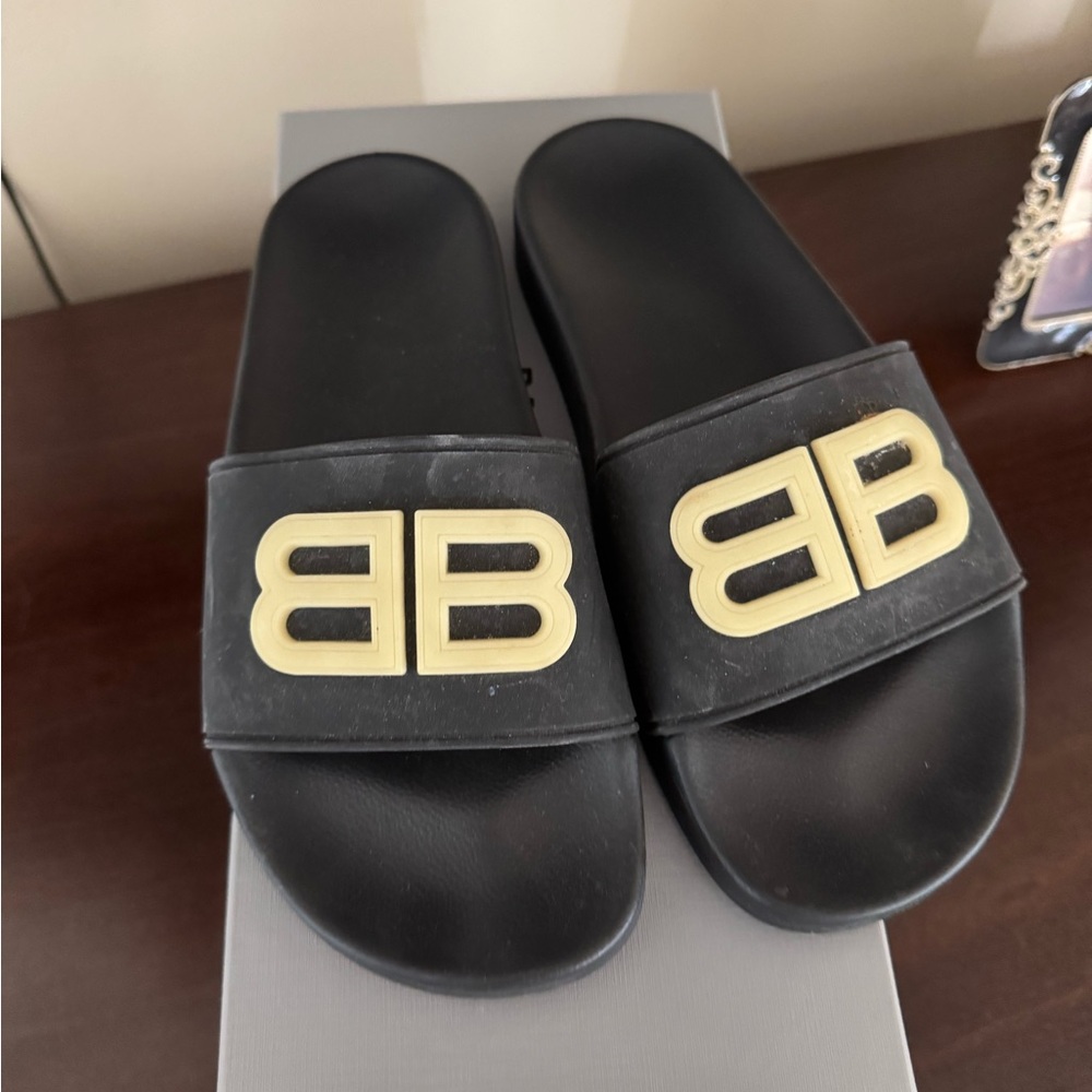 Balenciaga pool slide size 38